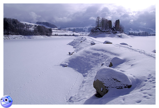 Une avalanche de nuages fond sur l'Ile d'Ogoz ...