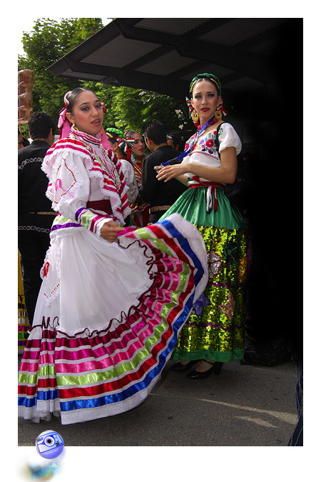 Les costumes refltent les tempraments des nations ... (C) Mair Photographie