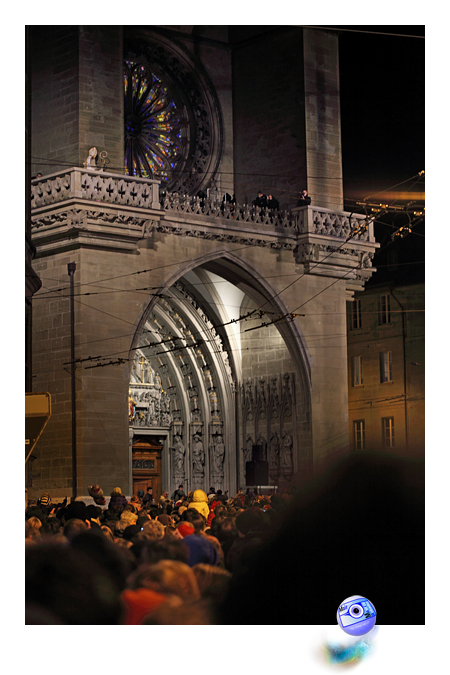 St. Nicolas va faire son discours sur le balcon de sa cathdrale ... (C) Mair.ch